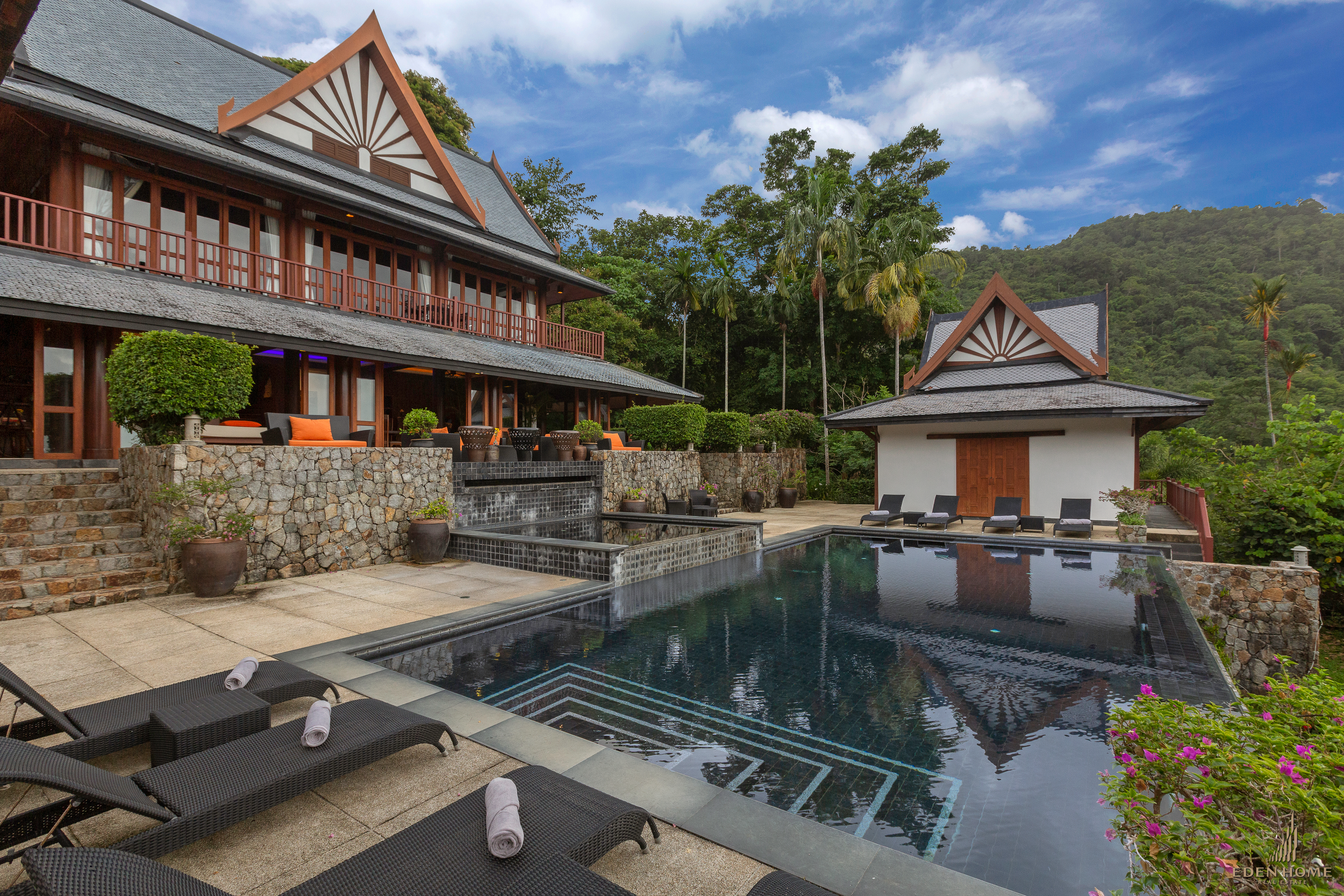 Sale!! Amazing Thai-Style Villa  