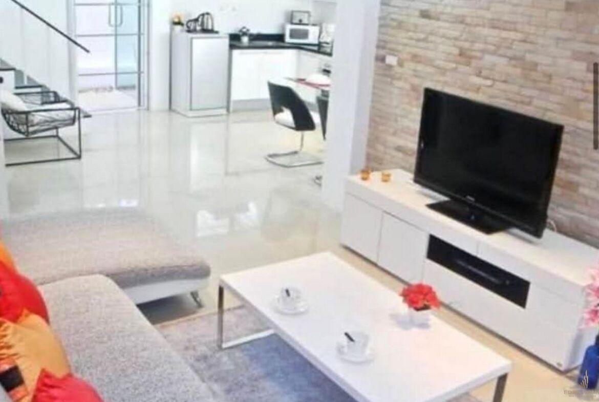 Beautiful townhouse for sale Kamala!!
