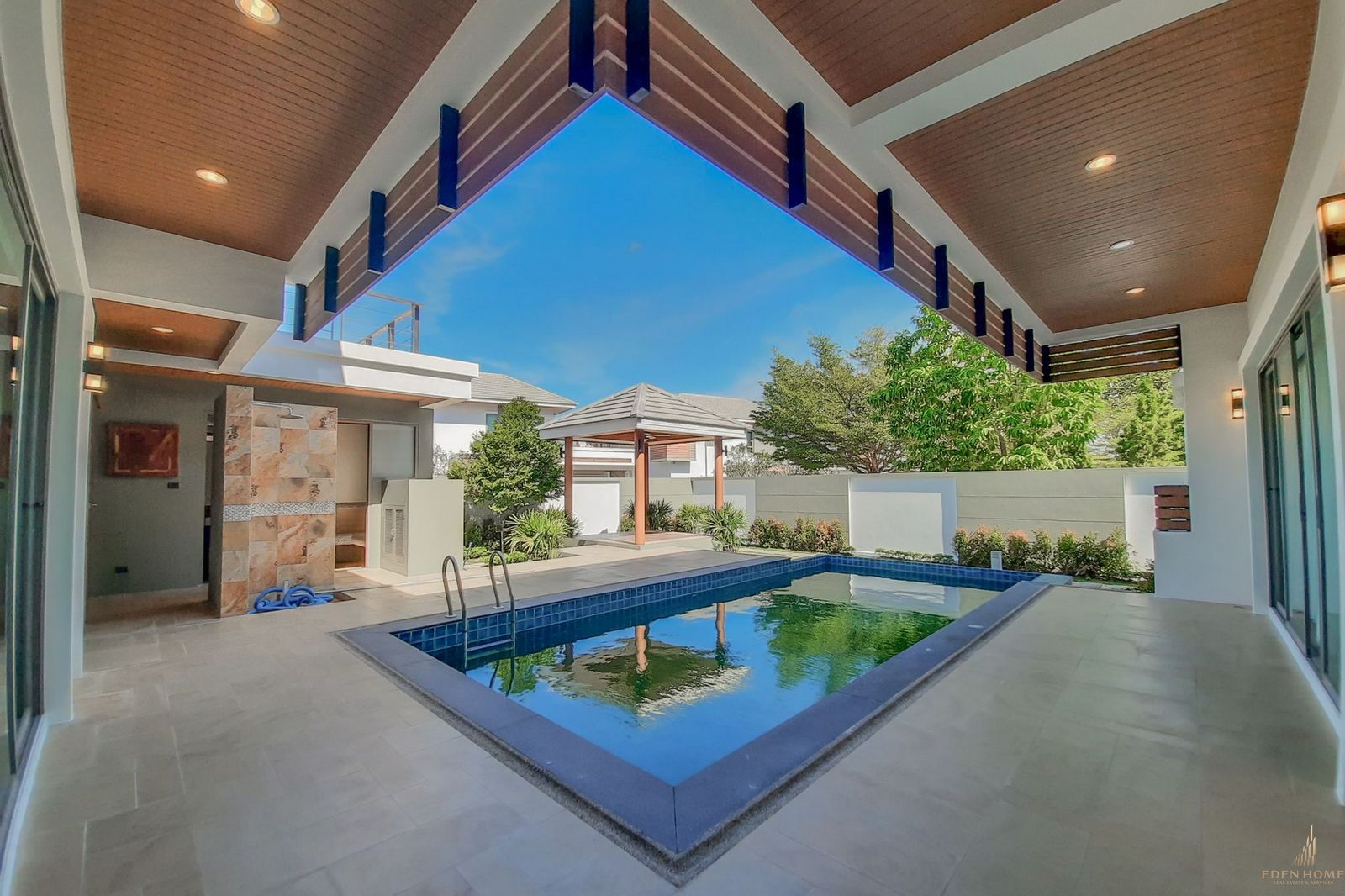 The Stunning villa for sale Chalong!!