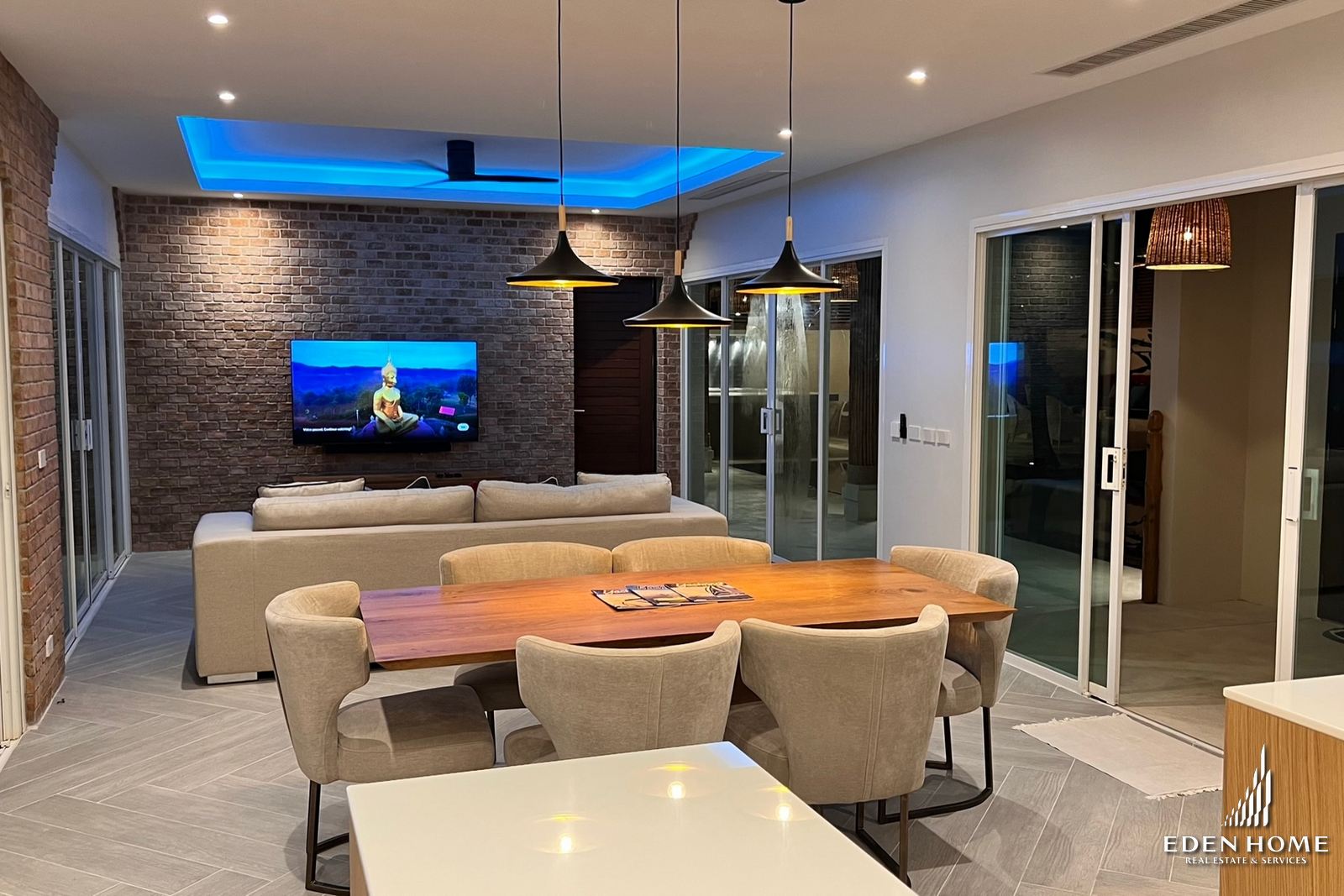 Striking Pool Villa in Rawai For Sale !!!