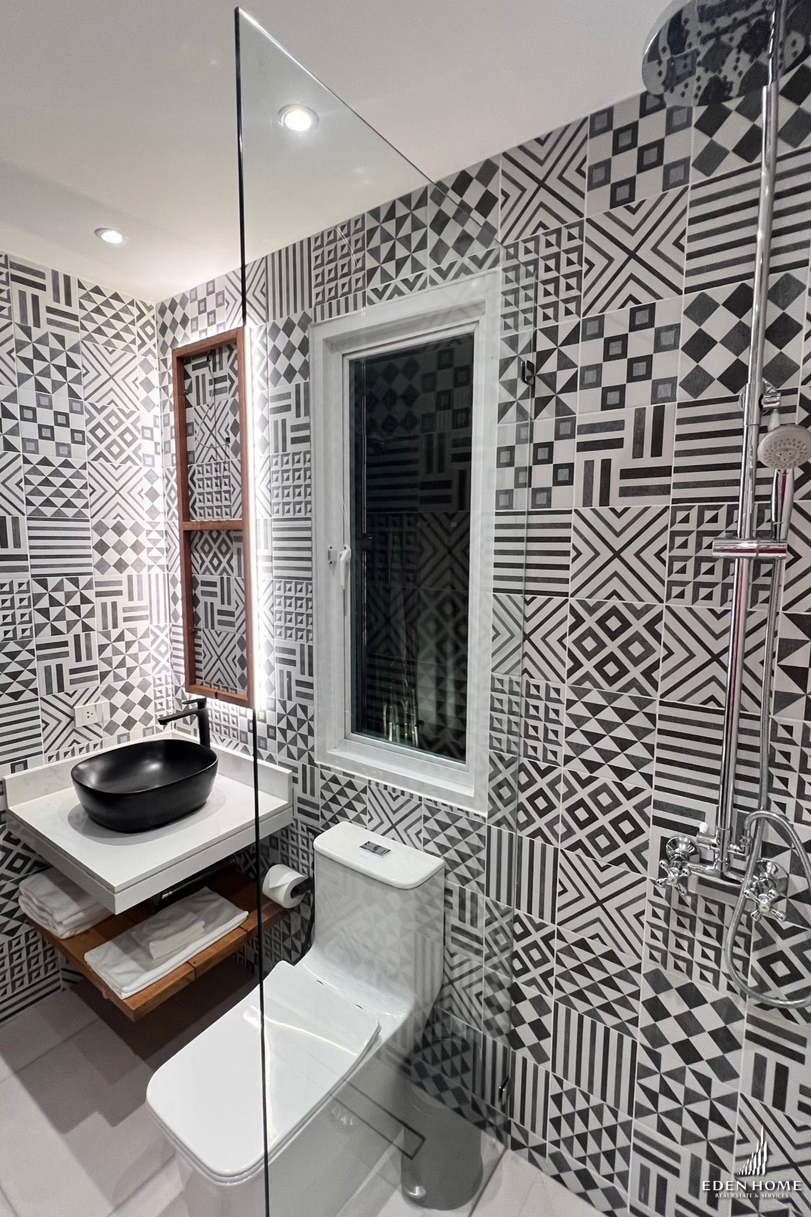 Striking Pool Villa in Rawai For Sale !!!
