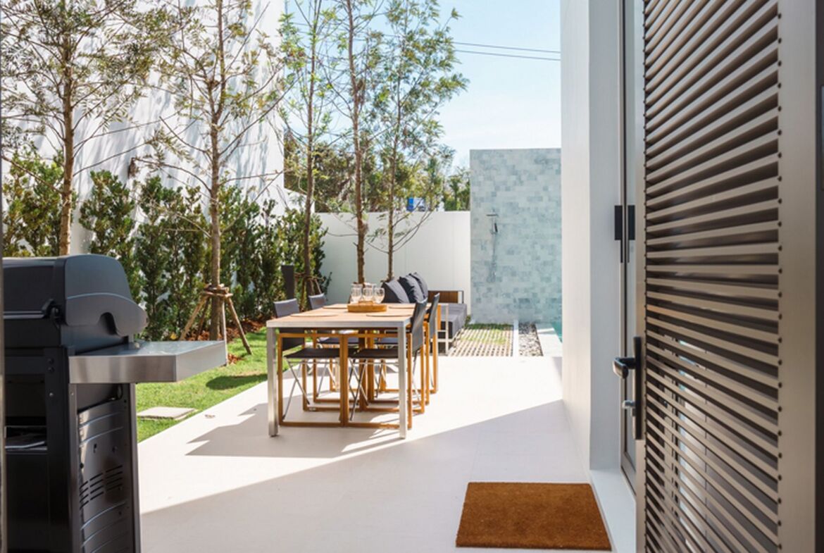 Contemporary villa Available in Bangjo