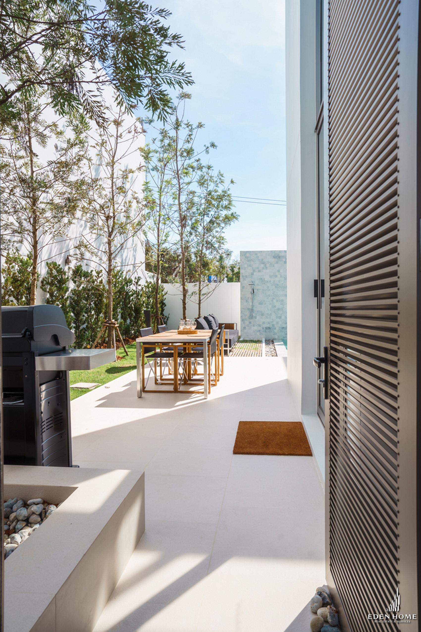 Contemporary villa Available in Bangjo