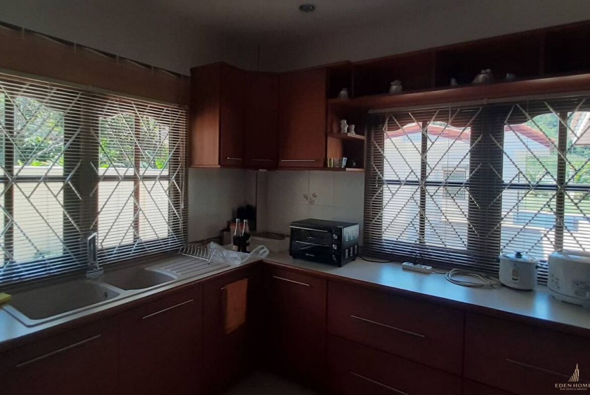 Beautiful House for rent with Swimming pool and Spacious Garden