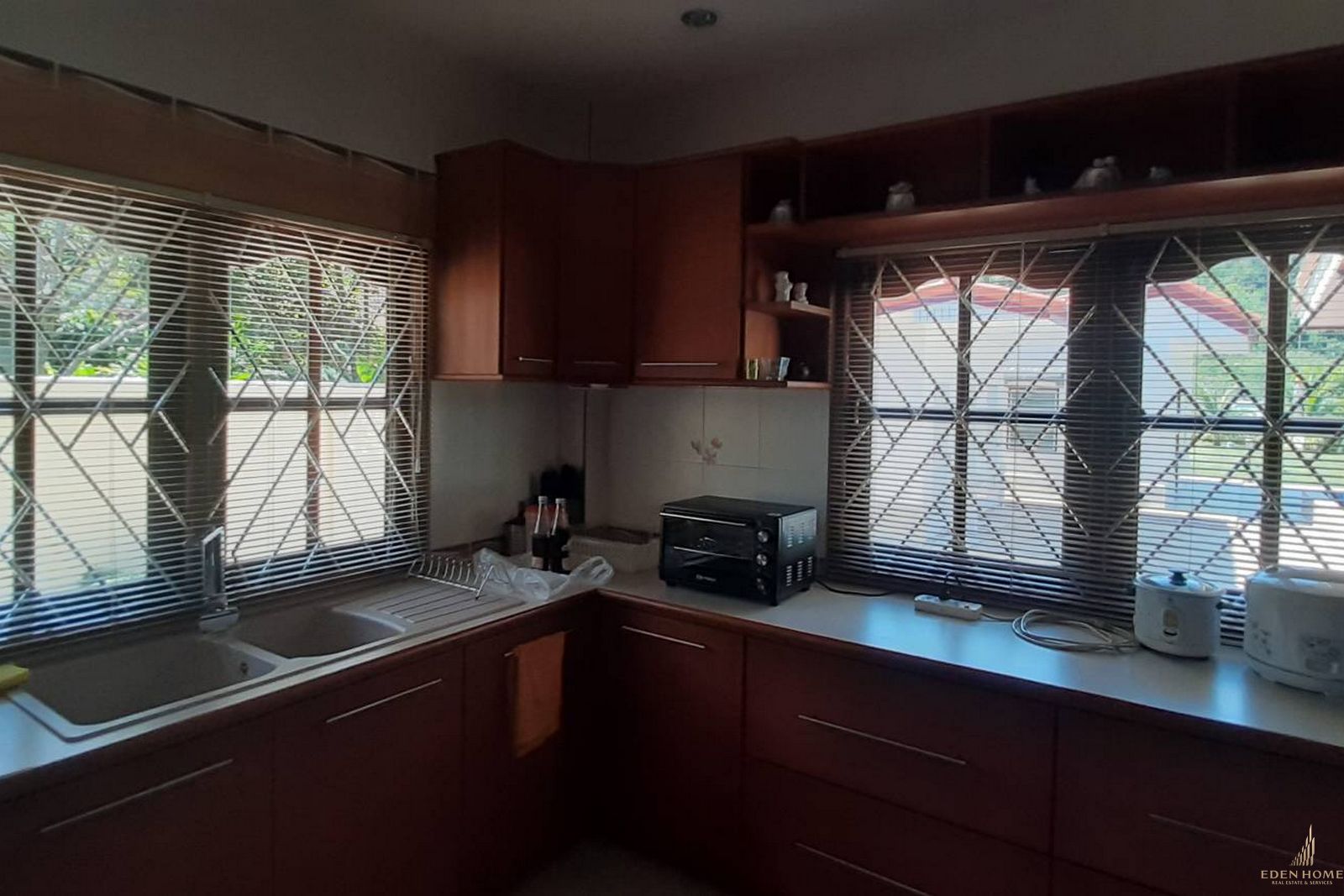 Beautiful House for rent with Swimming pool and Spacious Garden