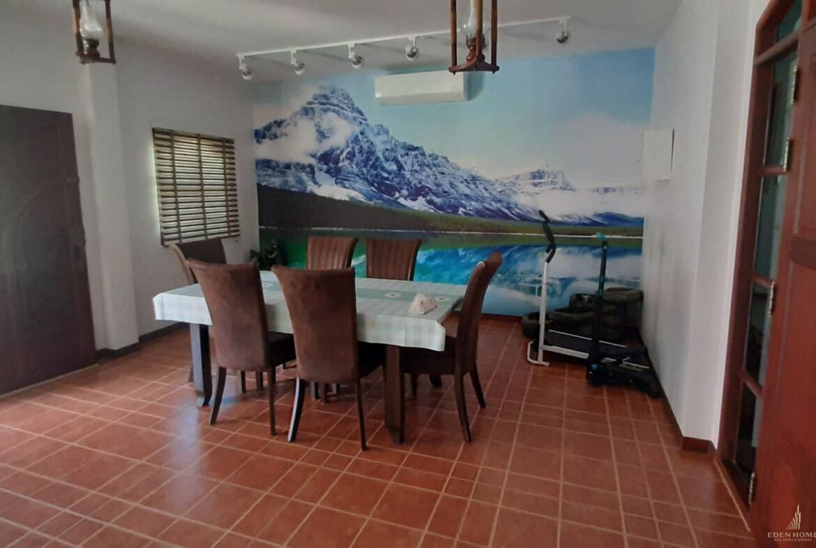 Beautiful House for rent with Swimming pool and Spacious Garden