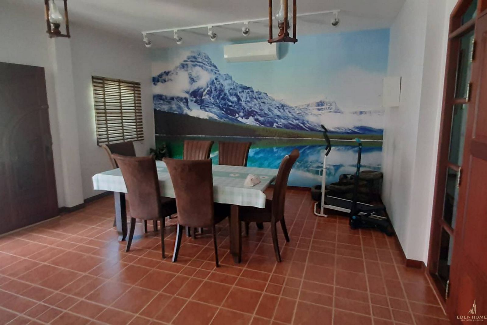 Beautiful House for rent with Swimming pool and Spacious Garden