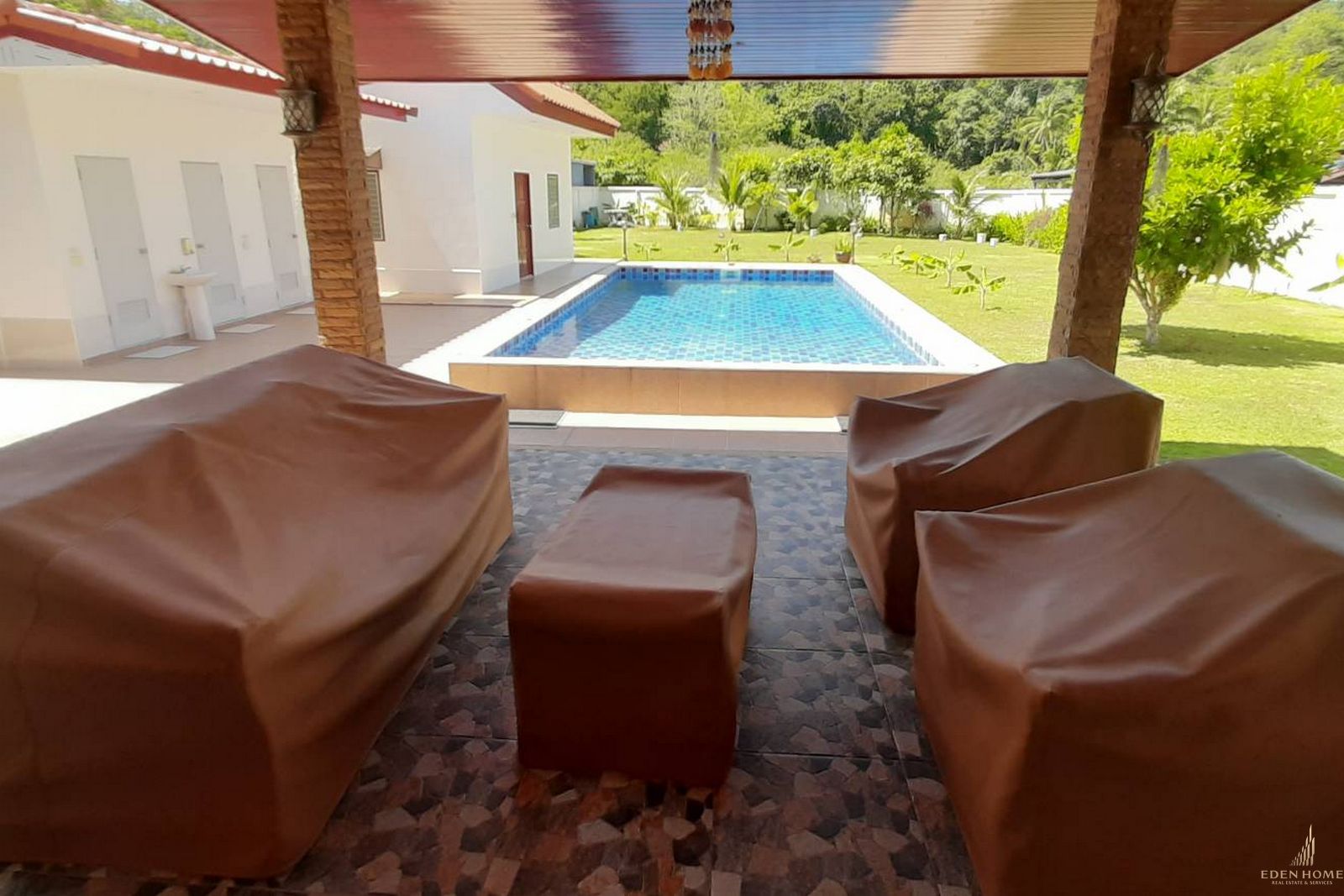 Beautiful House for rent with Swimming pool and Spacious Garden