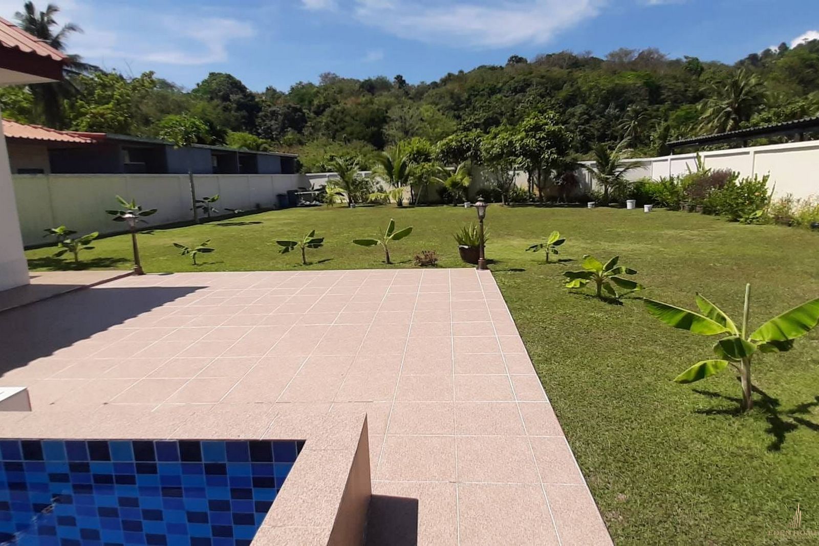 Beautiful House for rent with Swimming pool and Spacious Garden