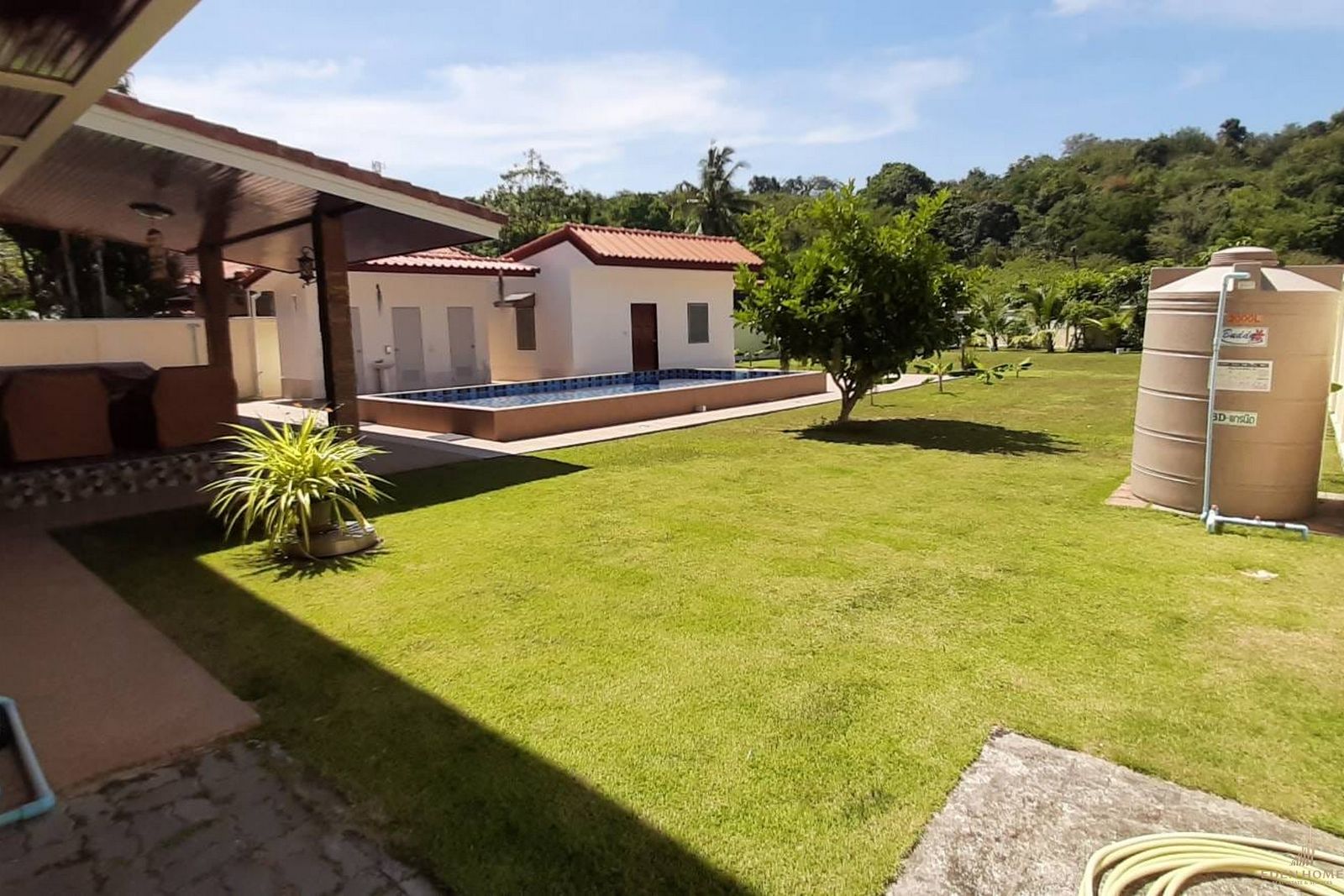 Beautiful House for rent with Swimming pool and Spacious Garden