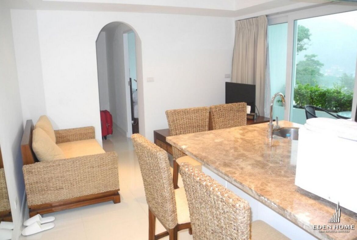 <strong>Spacious Corner One Bedroom Sea View Condo at KATA For SALE !!!</strong>