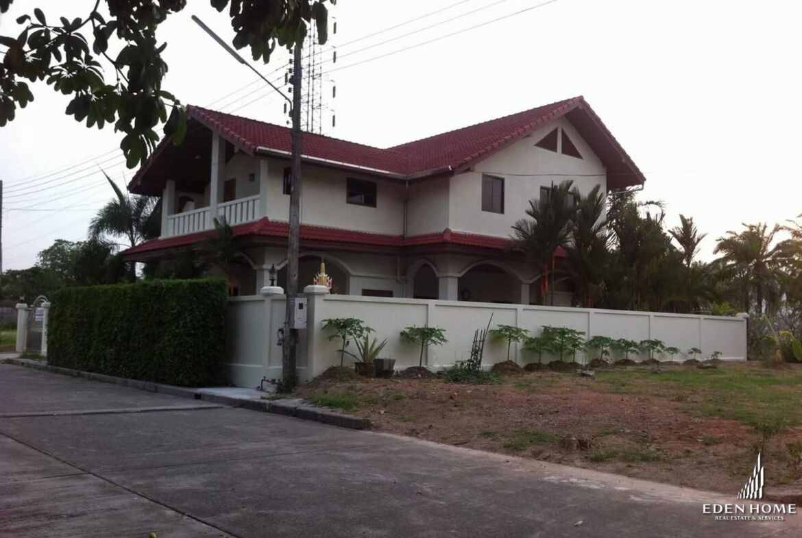 Large cozy house for Sale in Kathu !! 