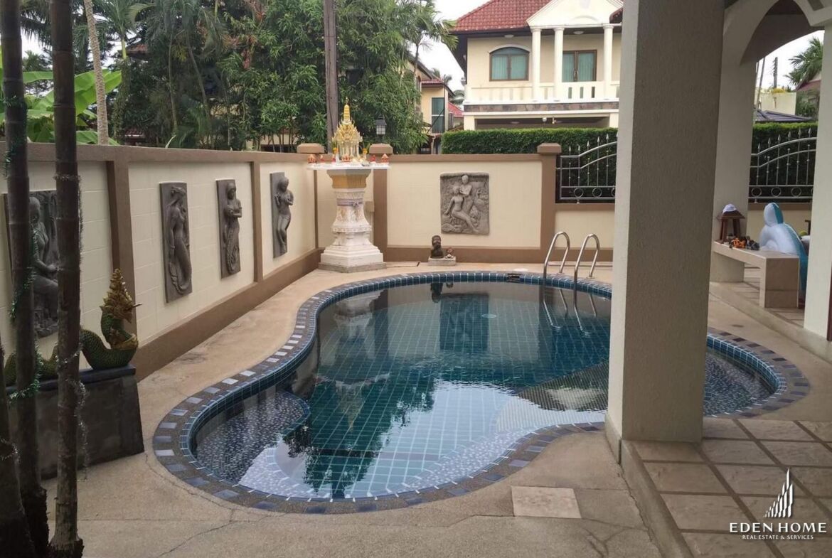 Large cozy house for Sale in Kathu !! 