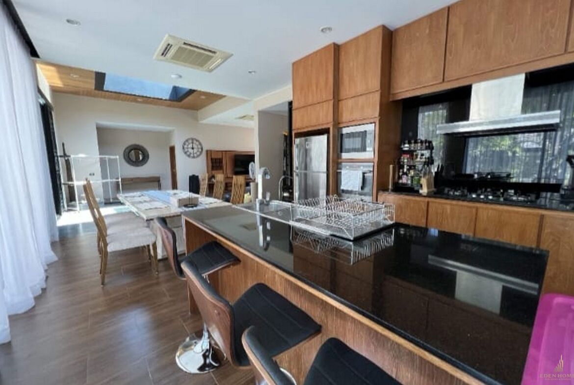 Beautiful Pool Villa in Nai Harn