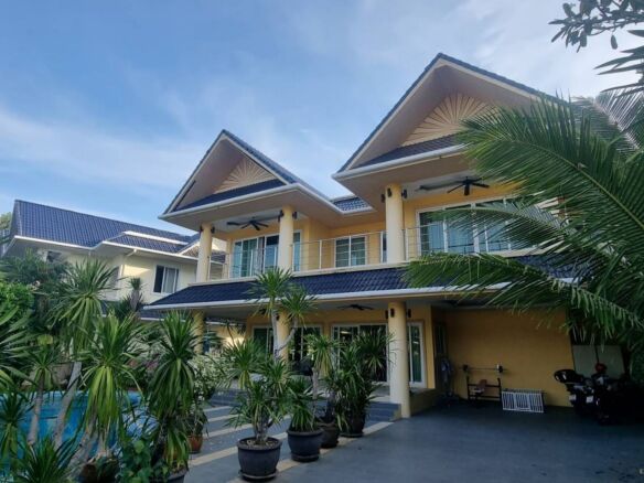 Grand Pool Villa available for rent in Rawai