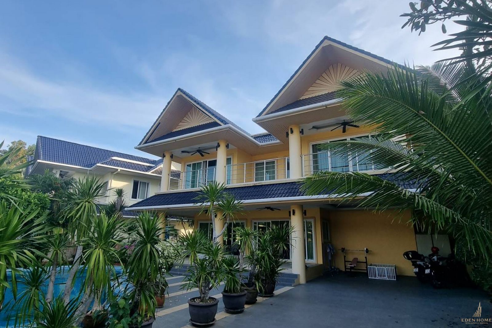 Grand Pool Villa available for rent in Rawai