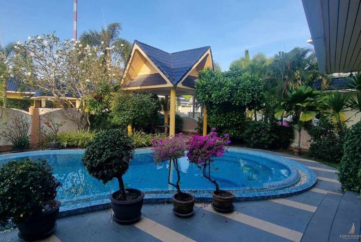Grand Pool Villa available for rent in Rawai