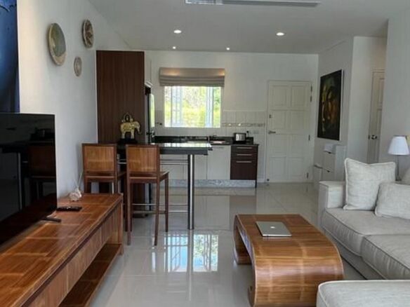 Cozy and Spacious Apartment in Layan Beach
