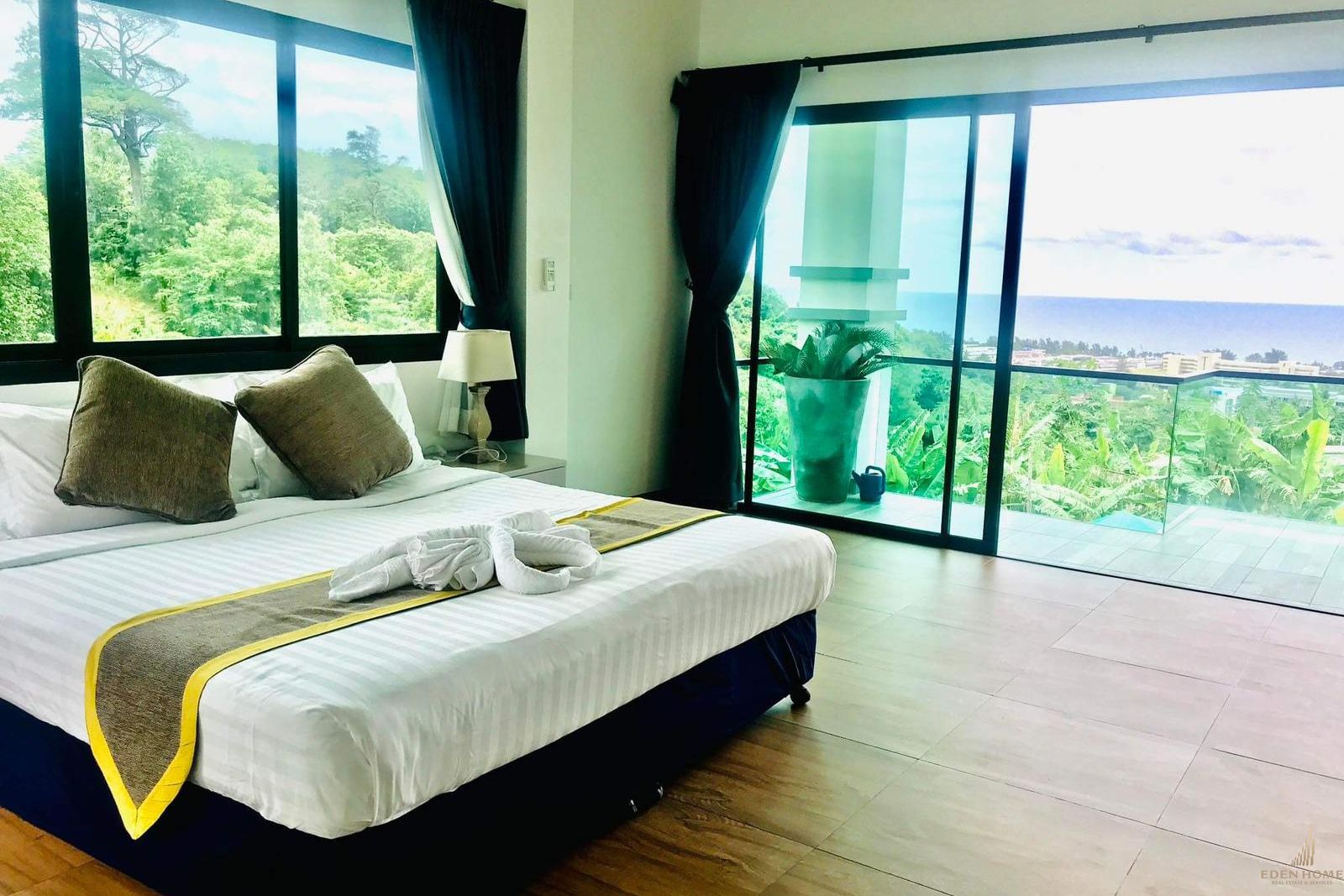 Gorgeous Sea View Villa in Karon