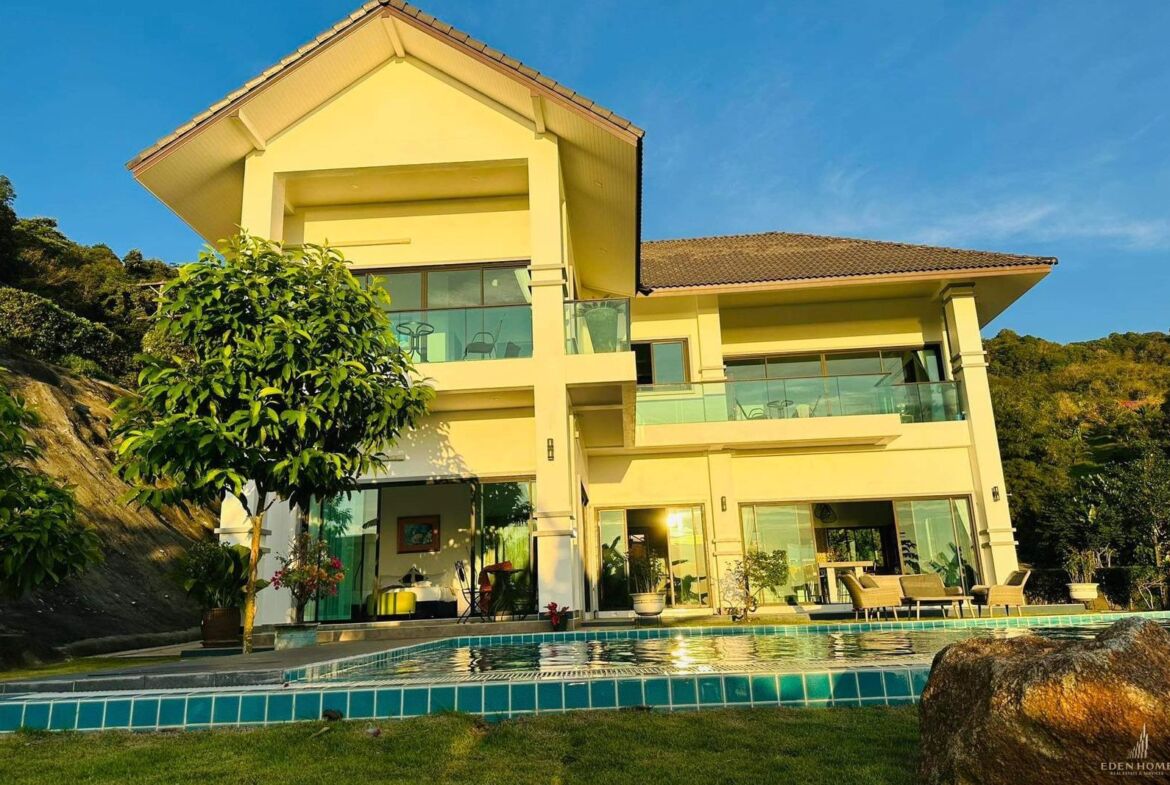 Gorgeous Sea View Villa in Karon
