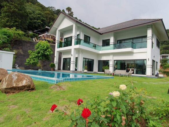 Gorgeous Sea View Villa in Karon