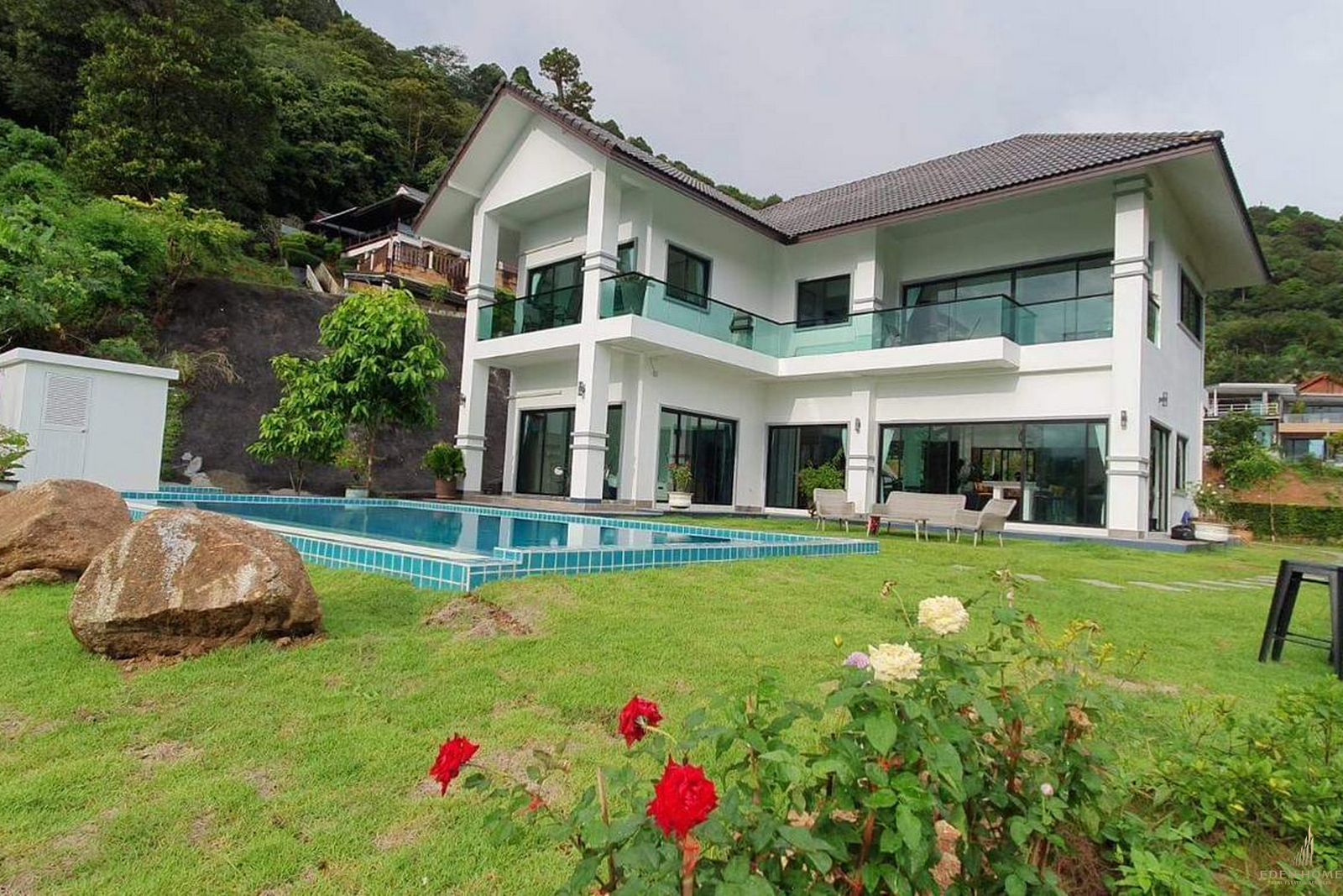Gorgeous Sea View Villa in Karon