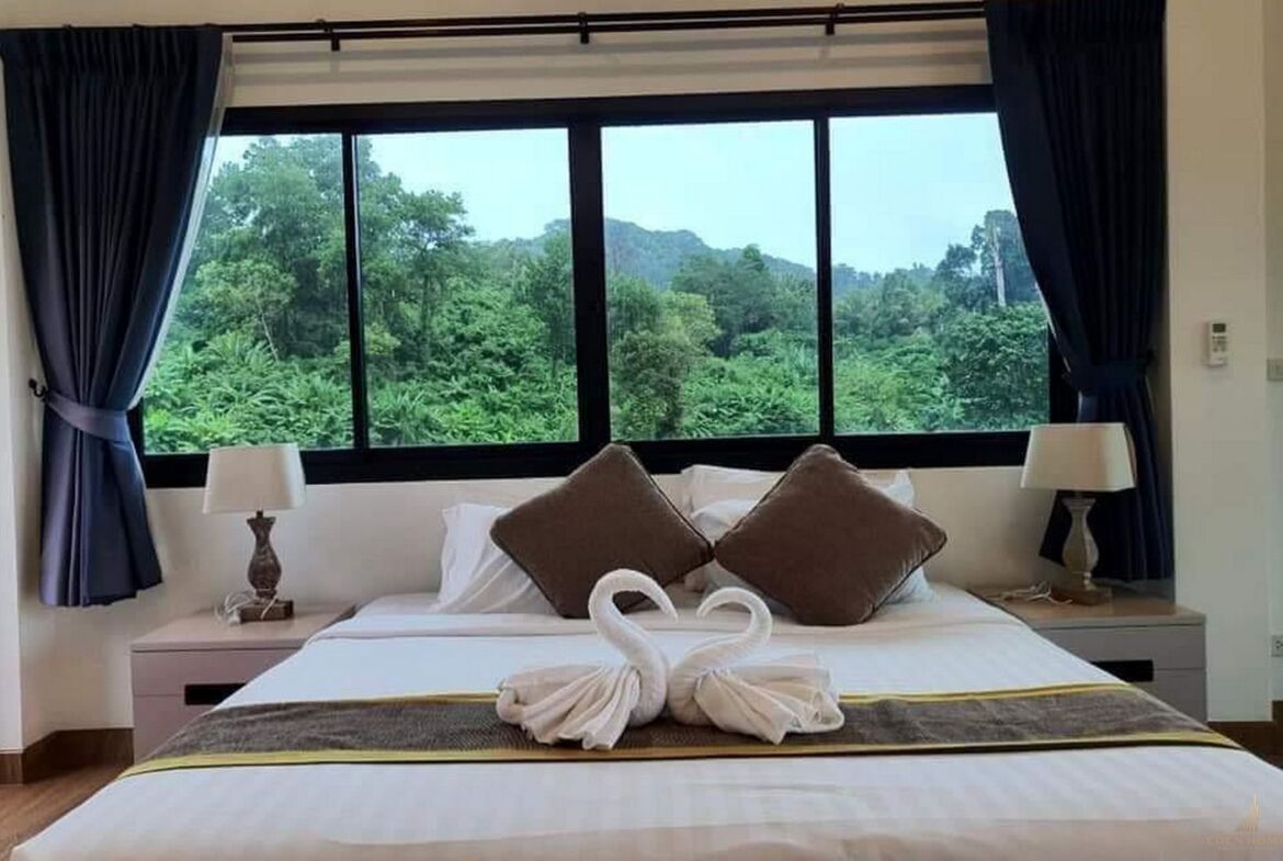 Gorgeous Sea View Villa in Karon