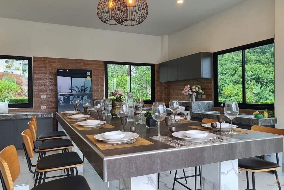 Gorgeous Sea View Villa in Karon