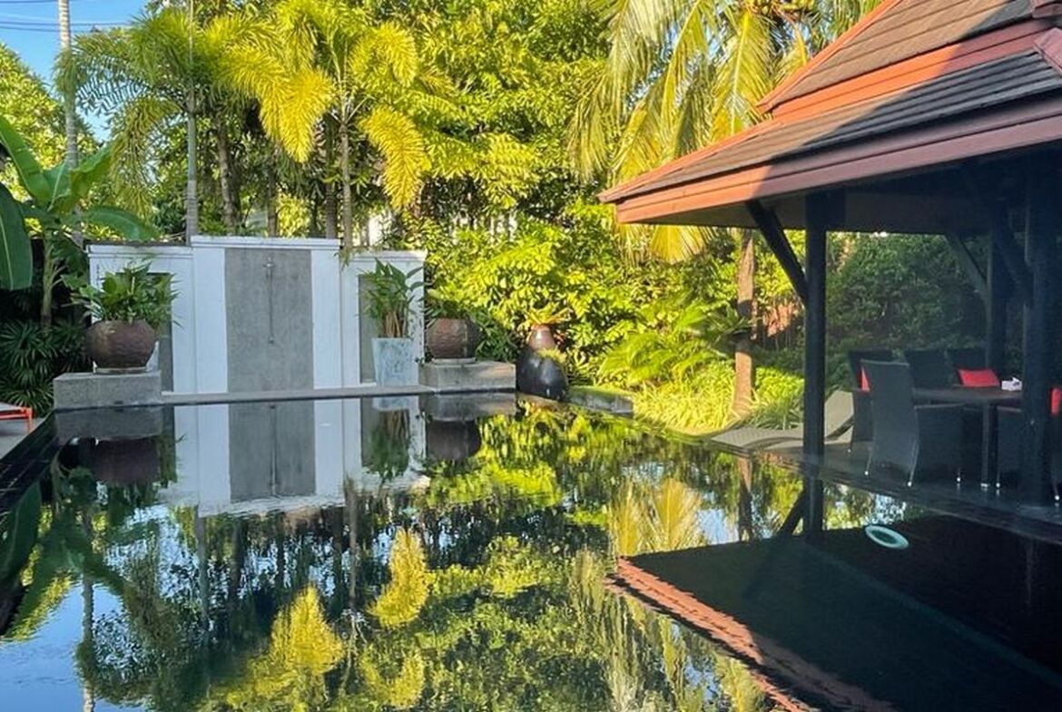 Grand Bali Style Villa in Surin
