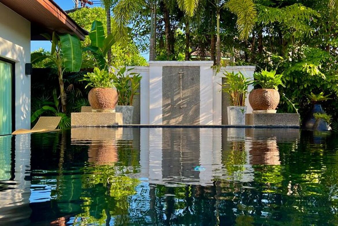 Grand Bali Style Villa in Surin
