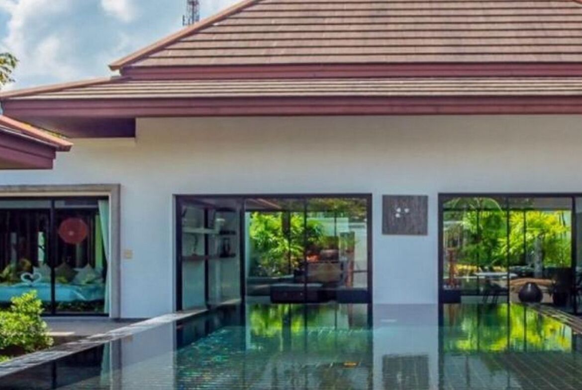 Grand Bali Style Villa in Surin