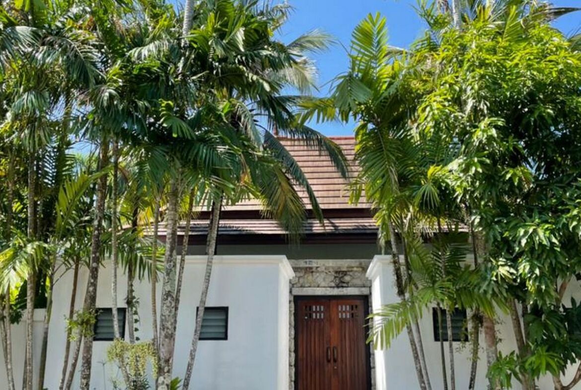 Grand Bali Style Villa in Surin