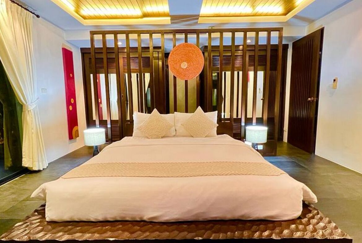 Grand Bali Style Villa in Surin