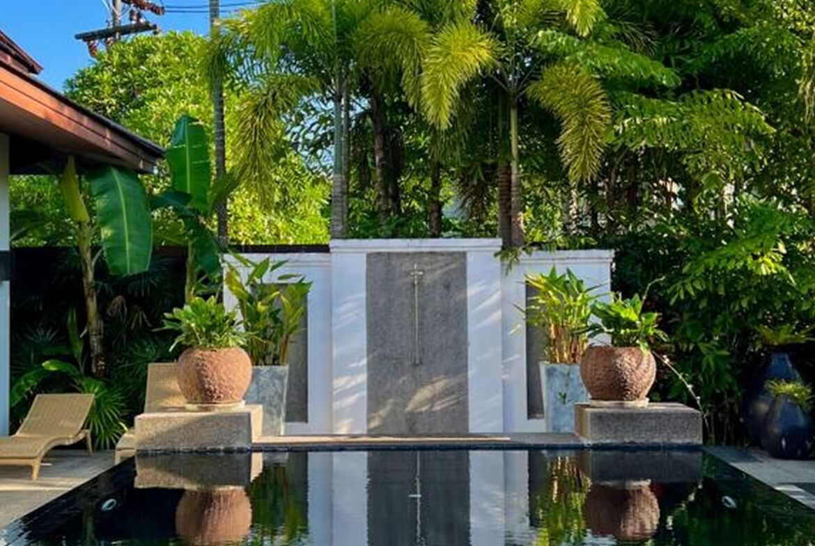 Grand Bali Style Villa in Surin