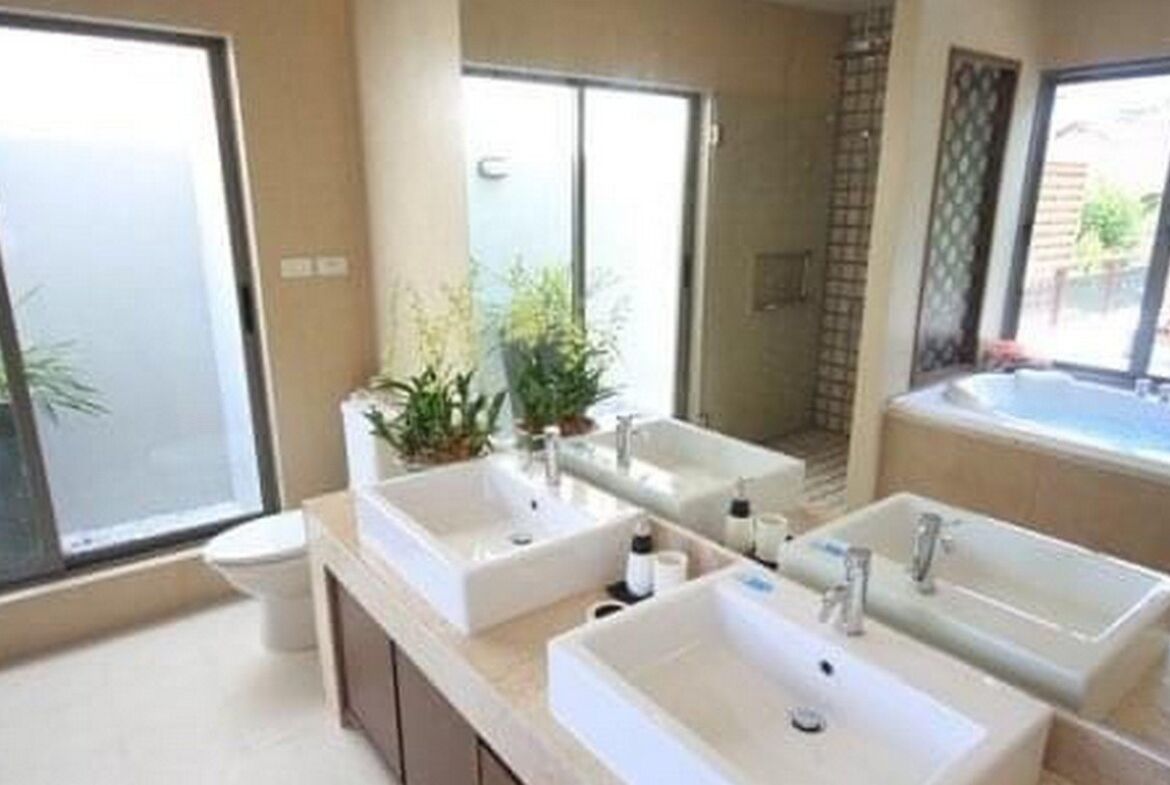 Modern 3 Bedroom Villa Available for Rent