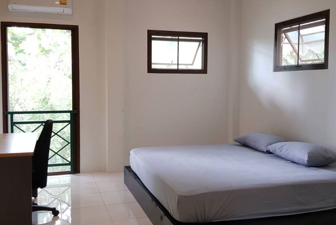 Spacious Private Pool Villa in Chalong