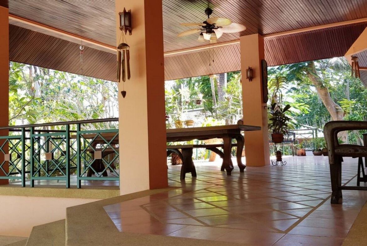 Spacious Private Pool Villa in Chalong