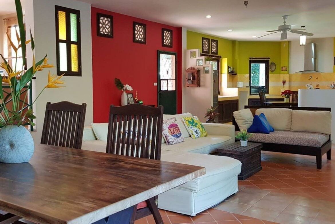 Spacious Private Pool Villa in Chalong