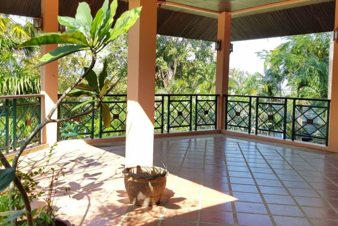 Spacious Private Pool Villa in Chalong