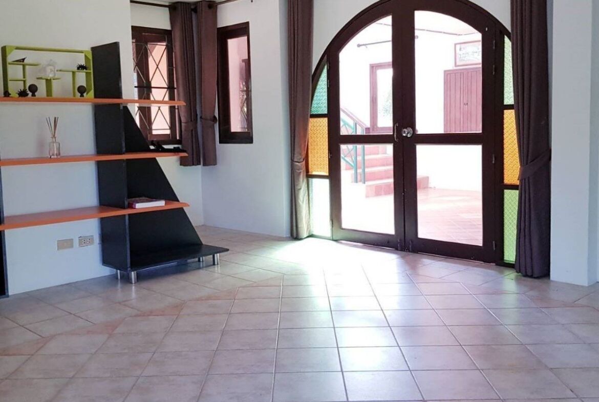Spacious Private Pool Villa in Chalong
