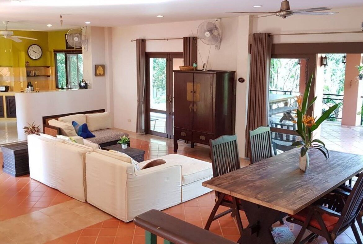 Spacious Private Pool Villa in Chalong