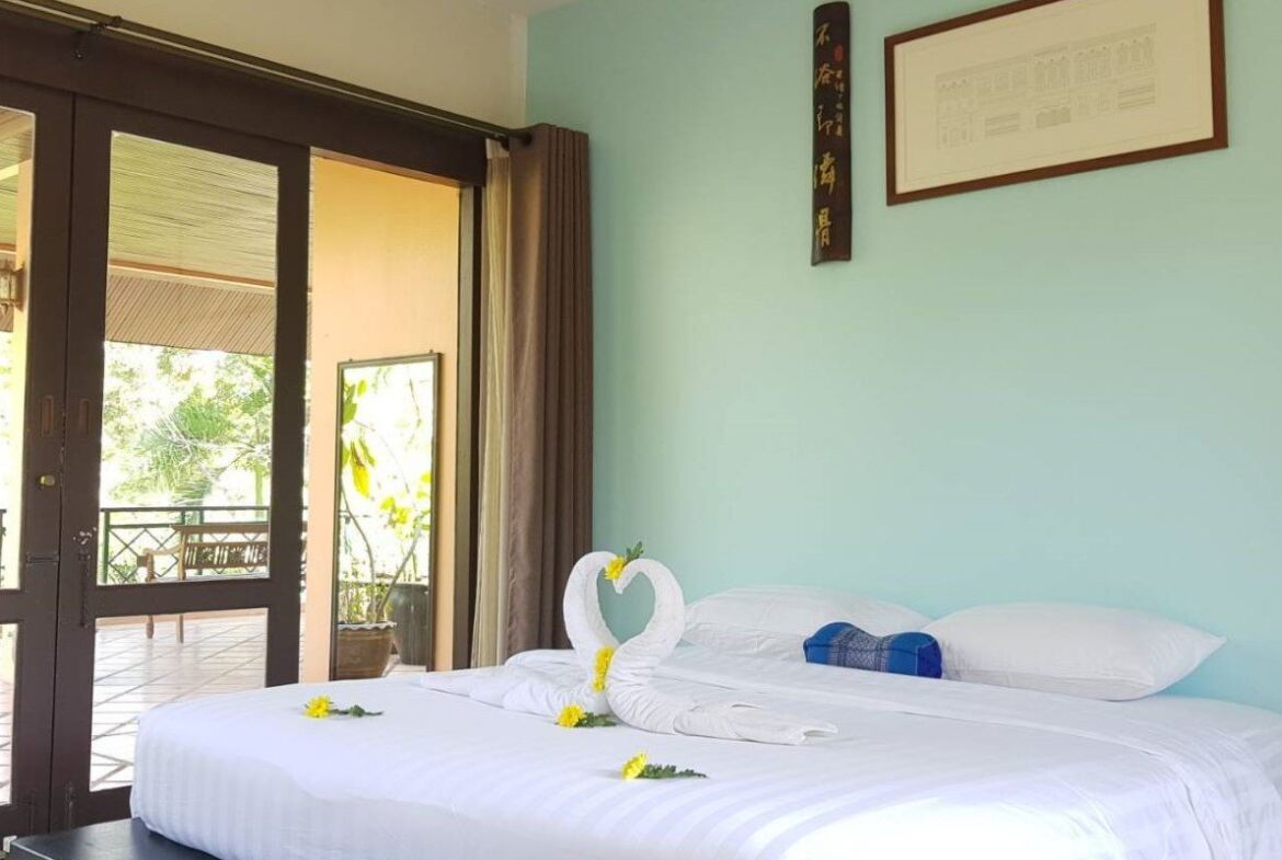 Spacious Private Pool Villa in Chalong