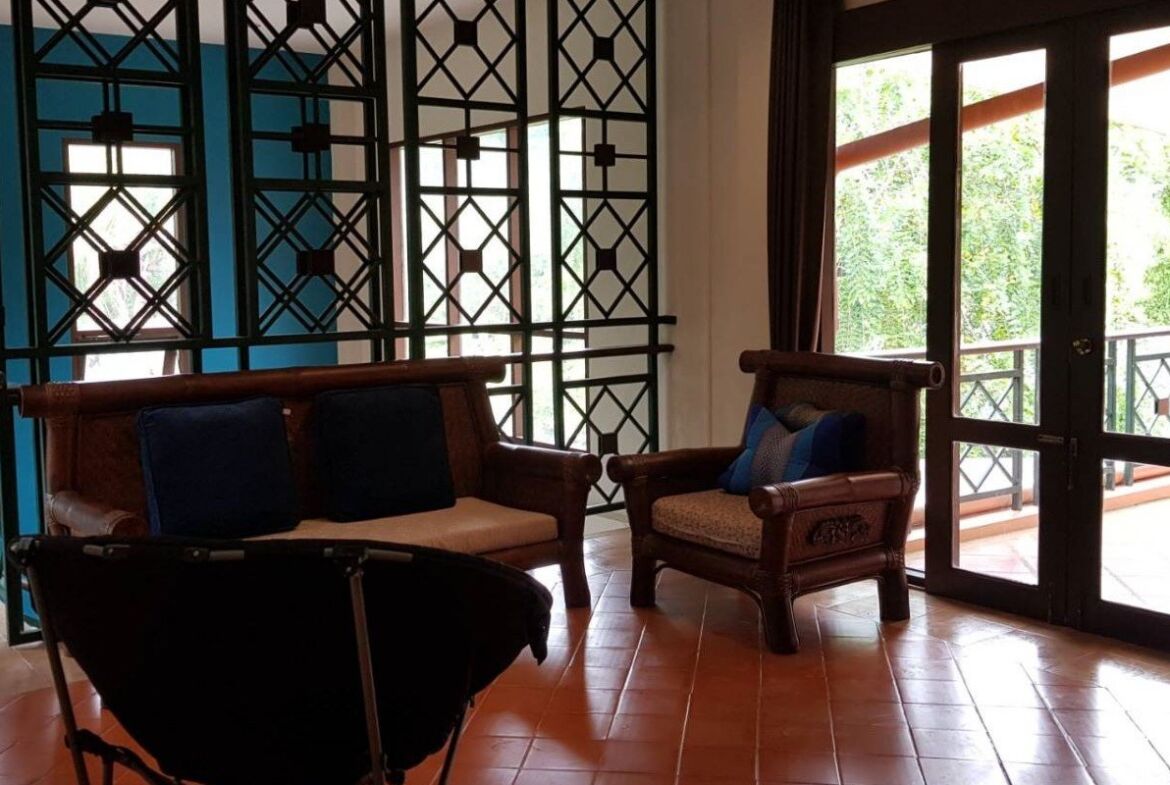 Spacious Private Pool Villa in Chalong