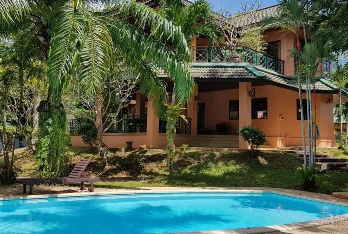 Spacious Private Pool Villa in Chalong