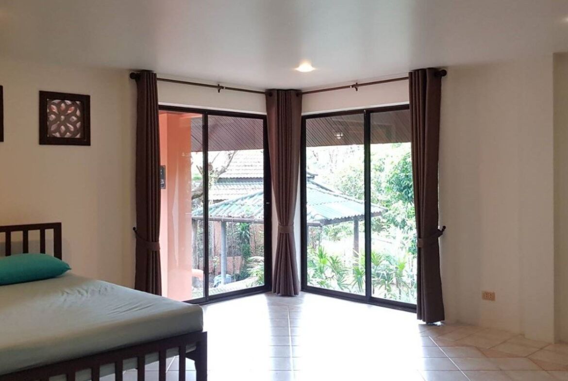 Spacious Private Pool Villa in Chalong