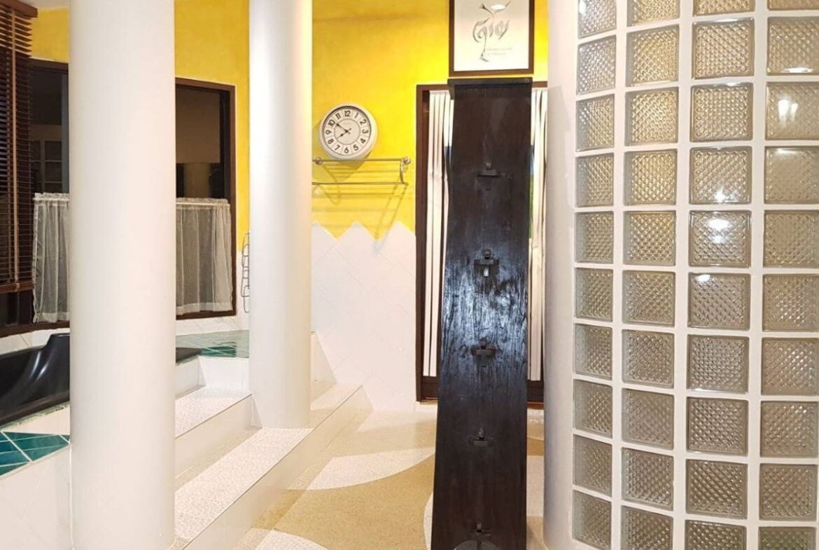 Spacious Private Pool Villa in Chalong