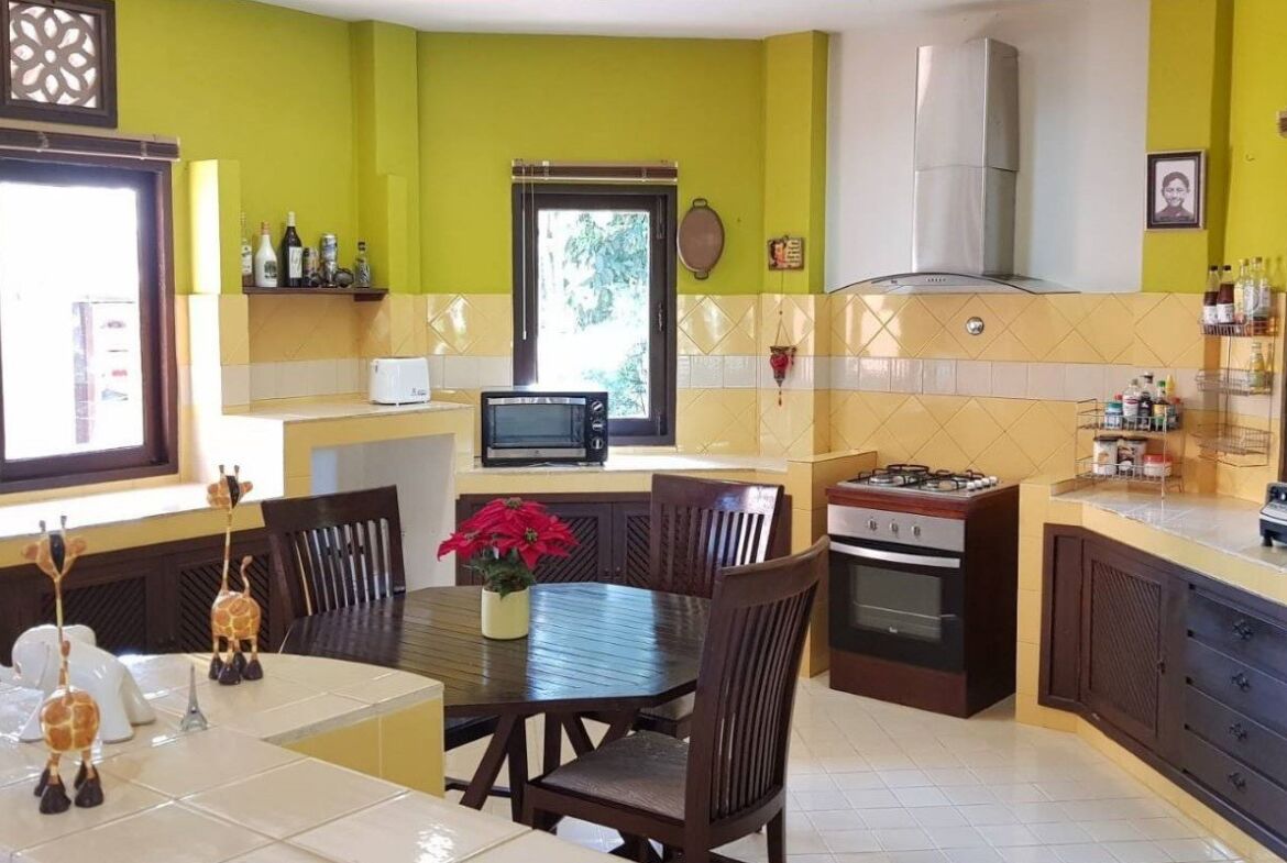 Spacious Private Pool Villa in Chalong