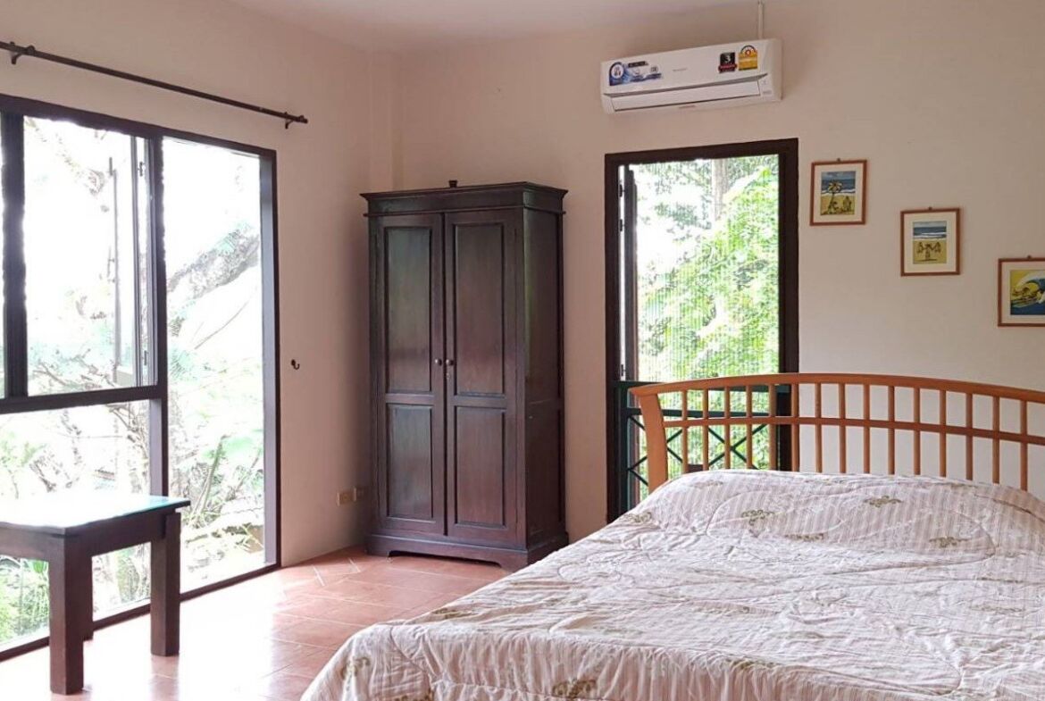 Spacious Private Pool Villa in Chalong