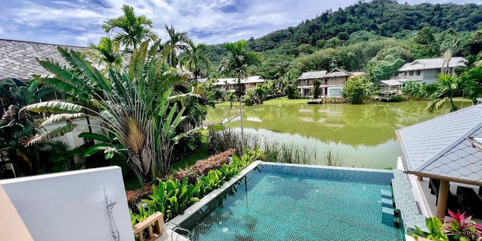 Grand Lakeside House in Nai Thon