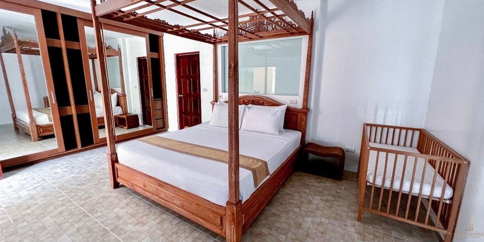 Grand Lakeside House in Nai Thon
